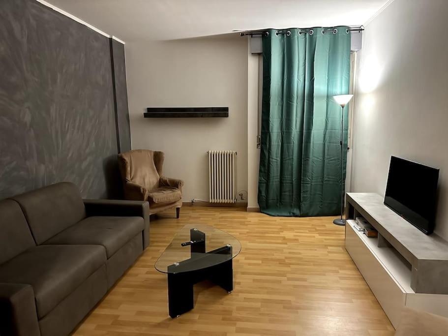 Leone D'Oro - Full Apartment Местре Экстерьер фото