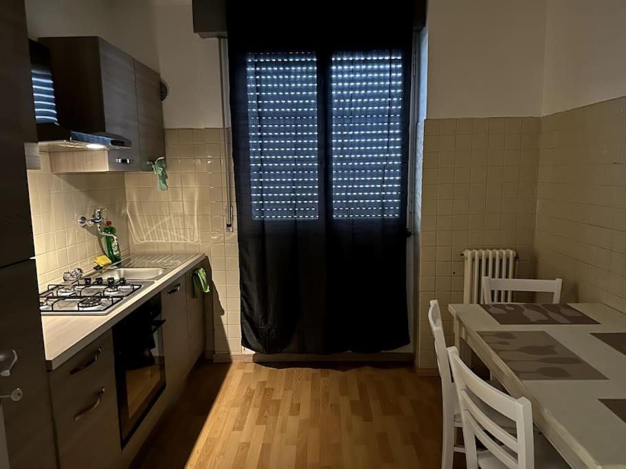 Leone D'Oro - Full Apartment Местре Экстерьер фото